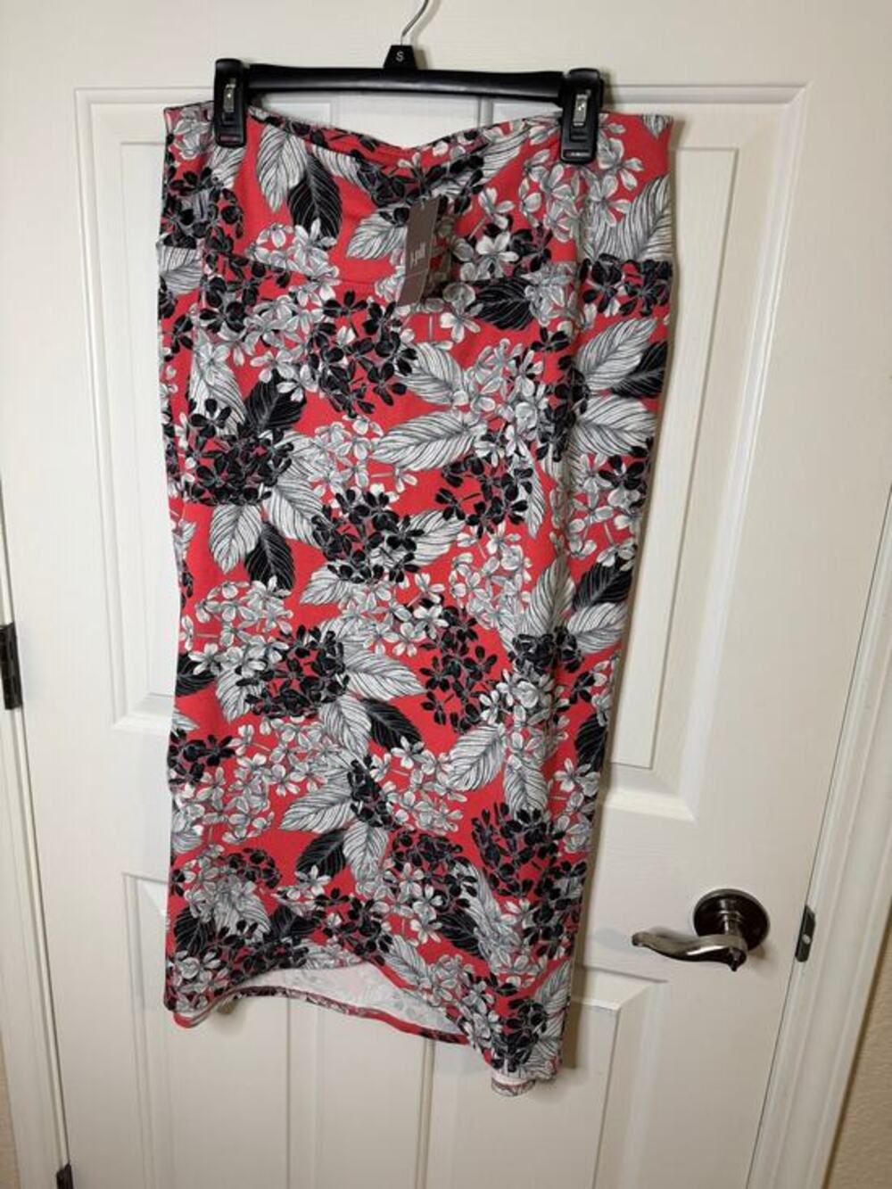 J. Jill New Wearever Smooth Fit Floral Long Straight Skirt Coral Black White M